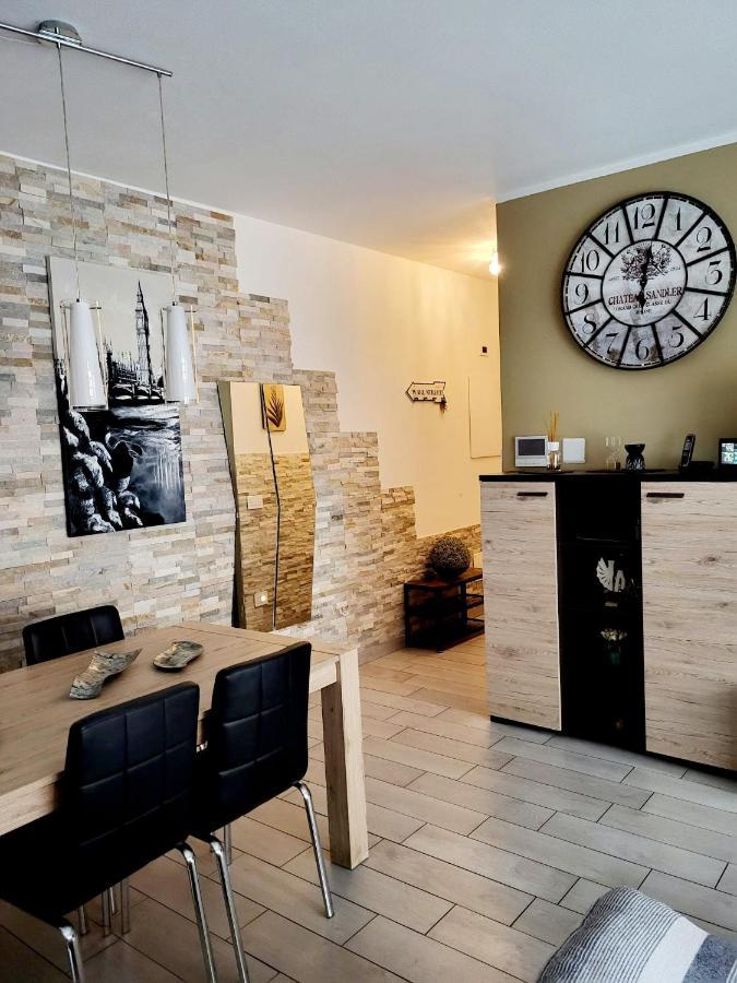 Varese Prime - Large Independent Apartment, Air Conditioning, 2 Bathrooms, 2 Free Covered Parking Spaces, No Restricted Traffic Zone, Train Station 100M, Theatre 150M, Historic City Centre Εξωτερικό φωτογραφία