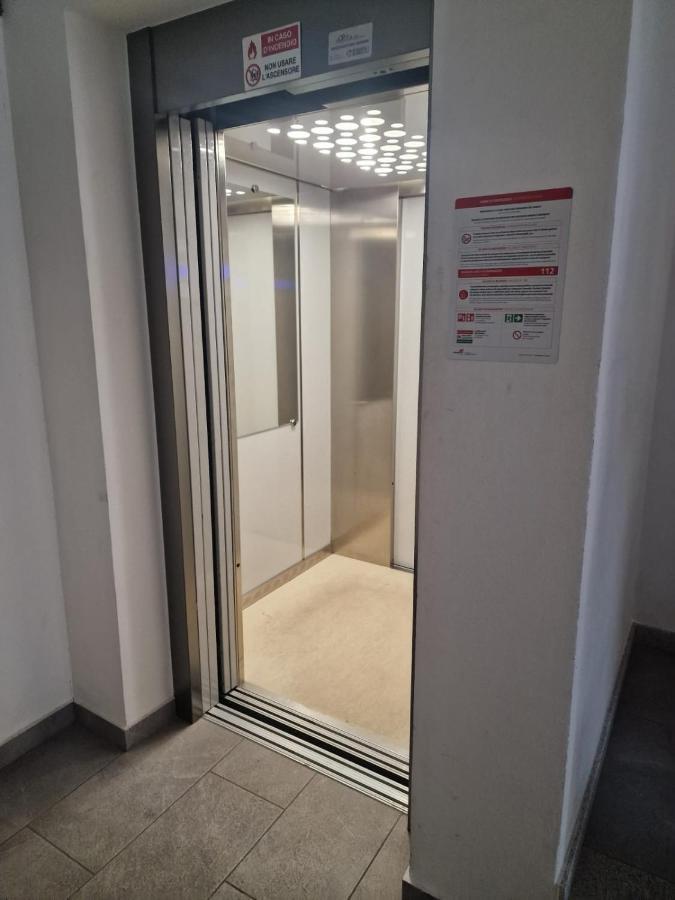 Varese Prime - Large Independent Apartment, Air Conditioning, 2 Bathrooms, 2 Free Covered Parking Spaces, No Restricted Traffic Zone, Train Station 100M, Theatre 150M, Historic City Centre Εξωτερικό φωτογραφία