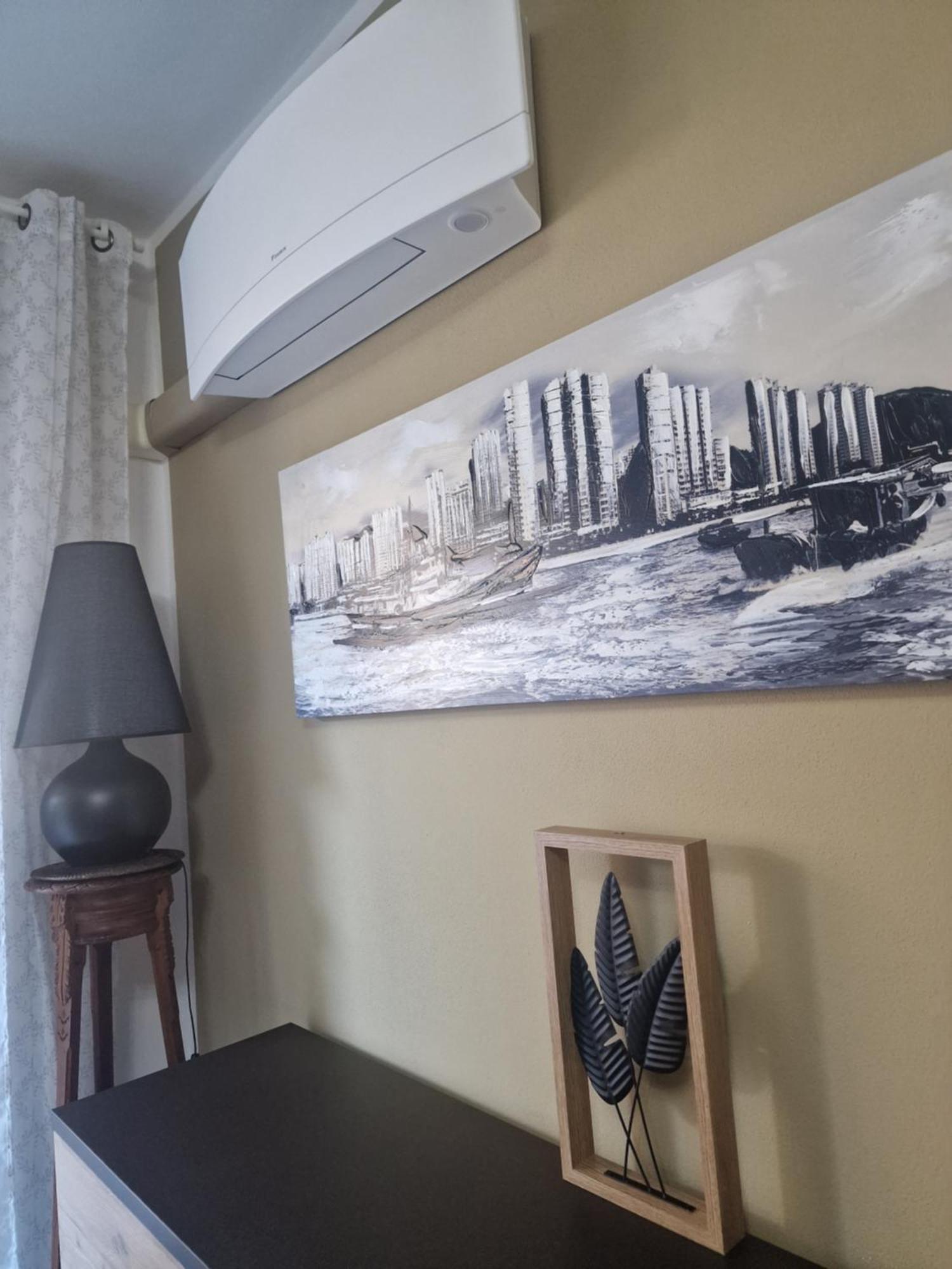 Varese Prime - Large Independent Apartment, Air Conditioning, 2 Bathrooms, 2 Free Covered Parking Spaces, No Restricted Traffic Zone, Train Station 100M, Theatre 150M, Historic City Centre Εξωτερικό φωτογραφία