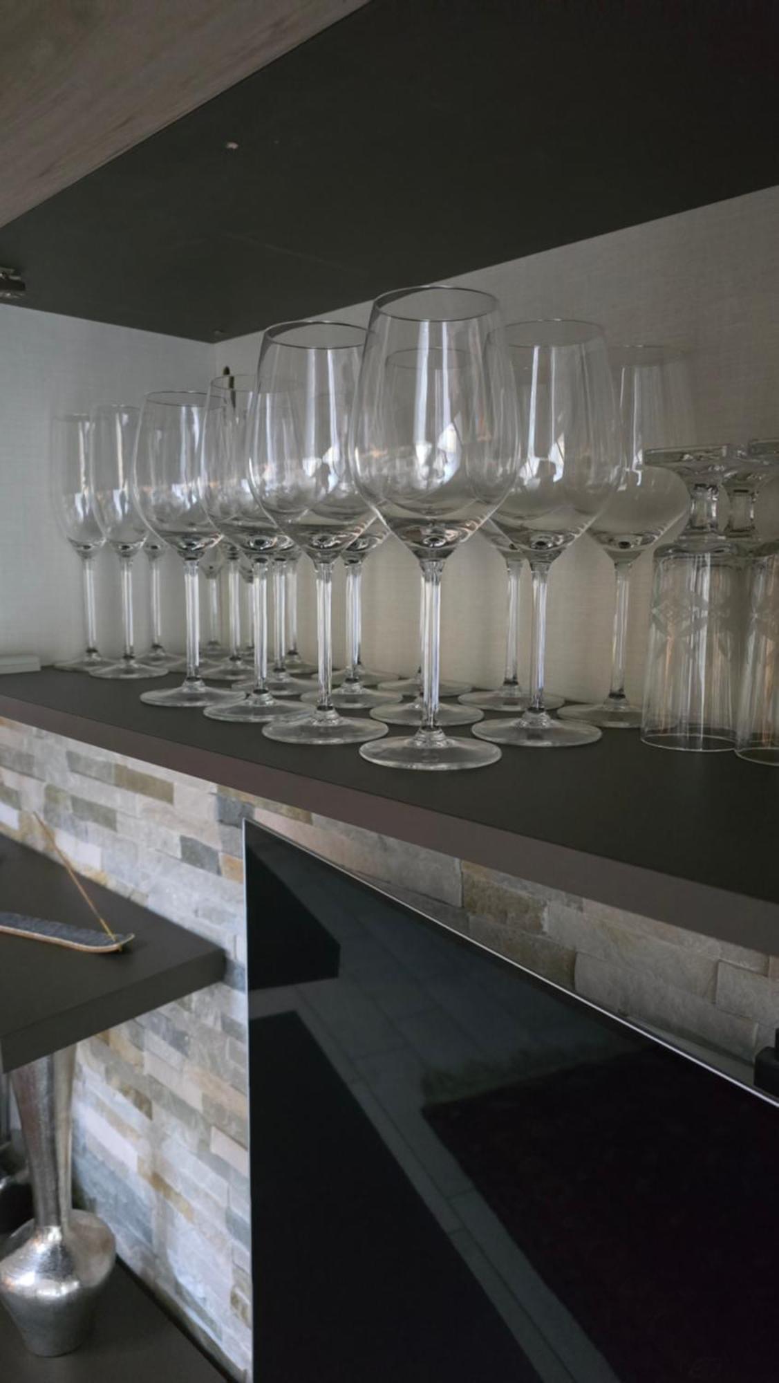 Varese Prime - Large Independent Apartment, Air Conditioning, 2 Bathrooms, 2 Free Covered Parking Spaces, No Restricted Traffic Zone, Train Station 100M, Theatre 150M, Historic City Centre Εξωτερικό φωτογραφία