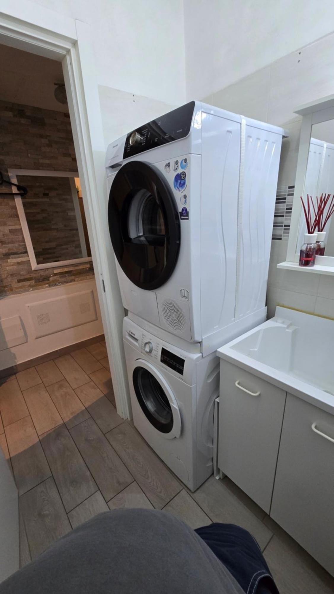 Varese Prime - Large Independent Apartment, Air Conditioning, 2 Bathrooms, 2 Free Covered Parking Spaces, No Restricted Traffic Zone, Train Station 100M, Theatre 150M, Historic City Centre Εξωτερικό φωτογραφία