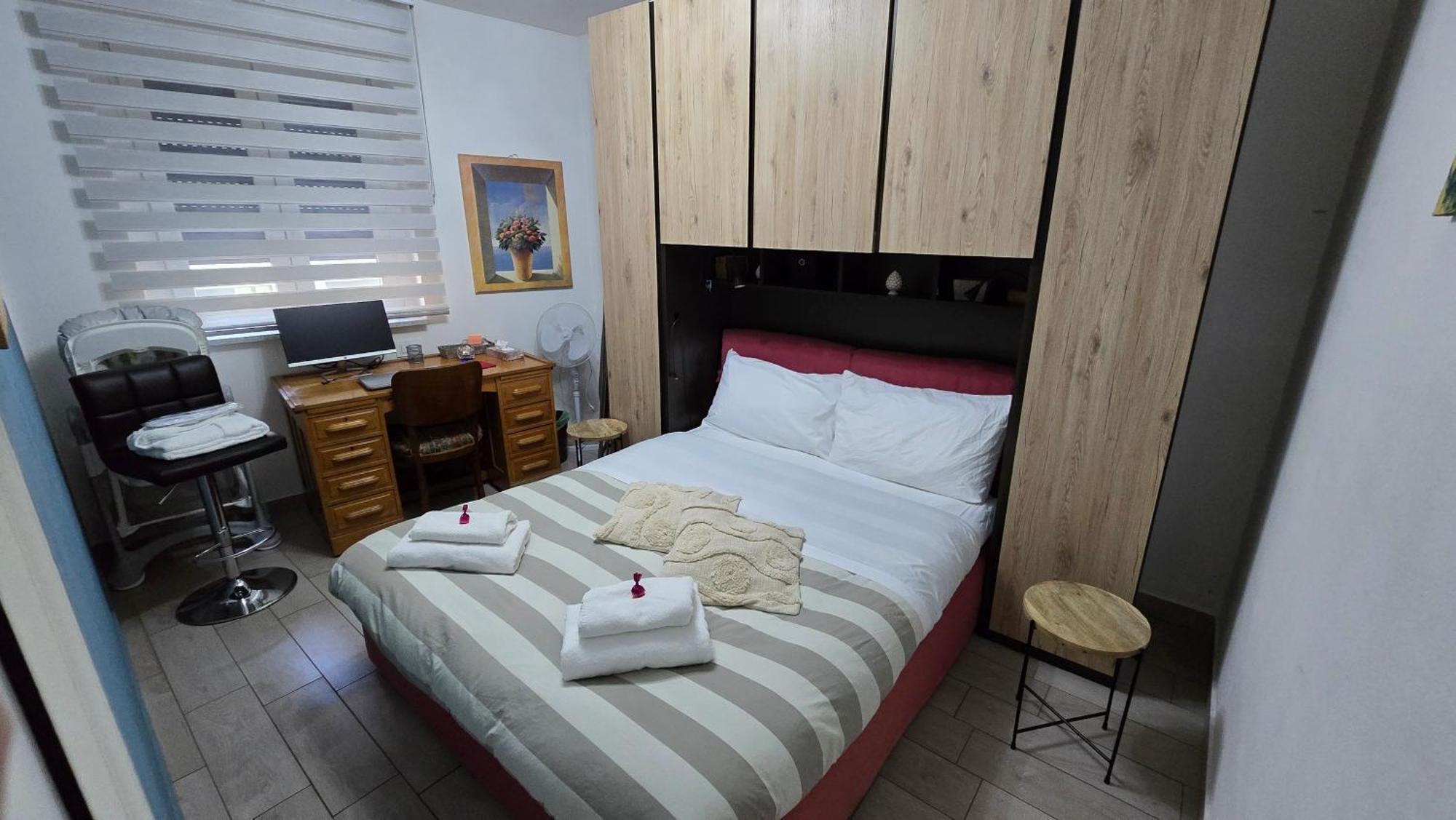 Varese Prime - Large Independent Apartment, Air Conditioning, 2 Bathrooms, 2 Free Covered Parking Spaces, No Restricted Traffic Zone, Train Station 100M, Theatre 150M, Historic City Centre Εξωτερικό φωτογραφία
