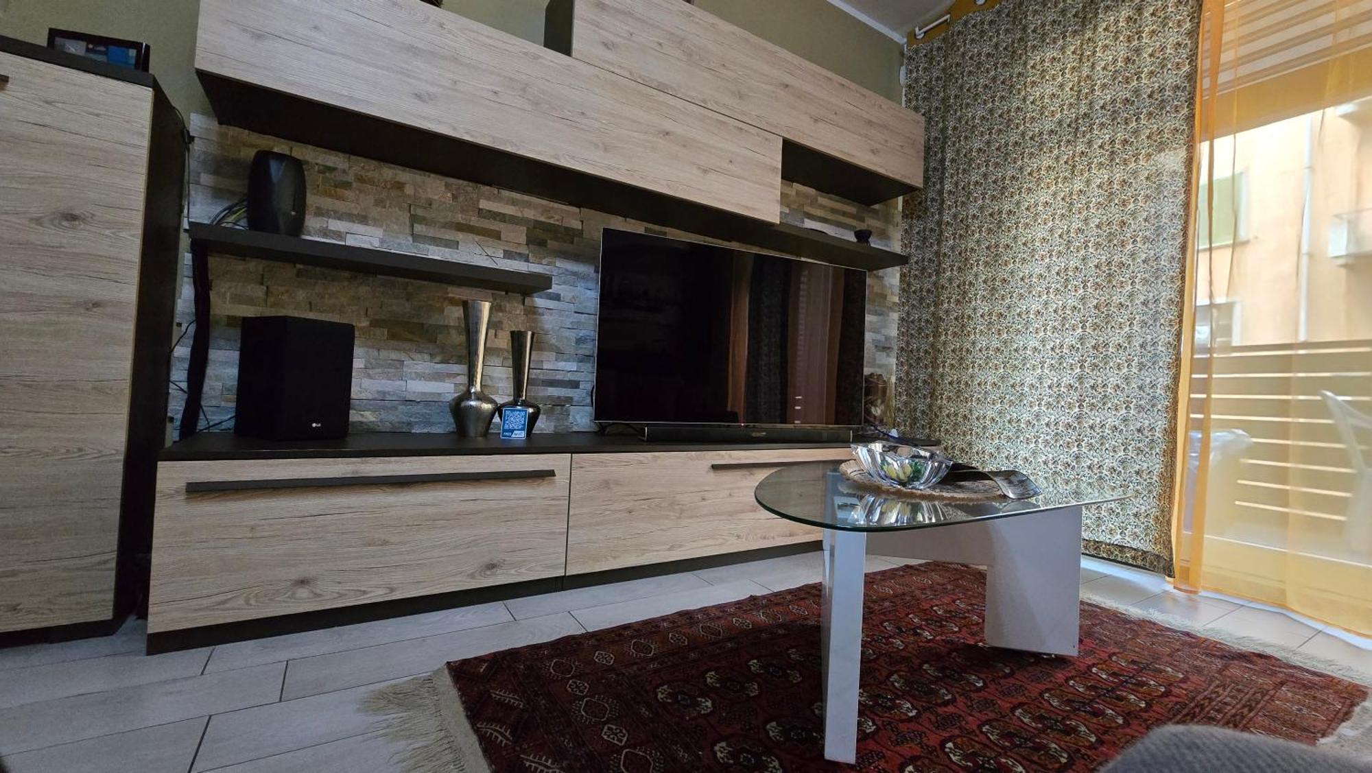 Varese Prime - Large Independent Apartment, Air Conditioning, 2 Bathrooms, 2 Free Covered Parking Spaces, No Restricted Traffic Zone, Train Station 100M, Theatre 150M, Historic City Centre Εξωτερικό φωτογραφία