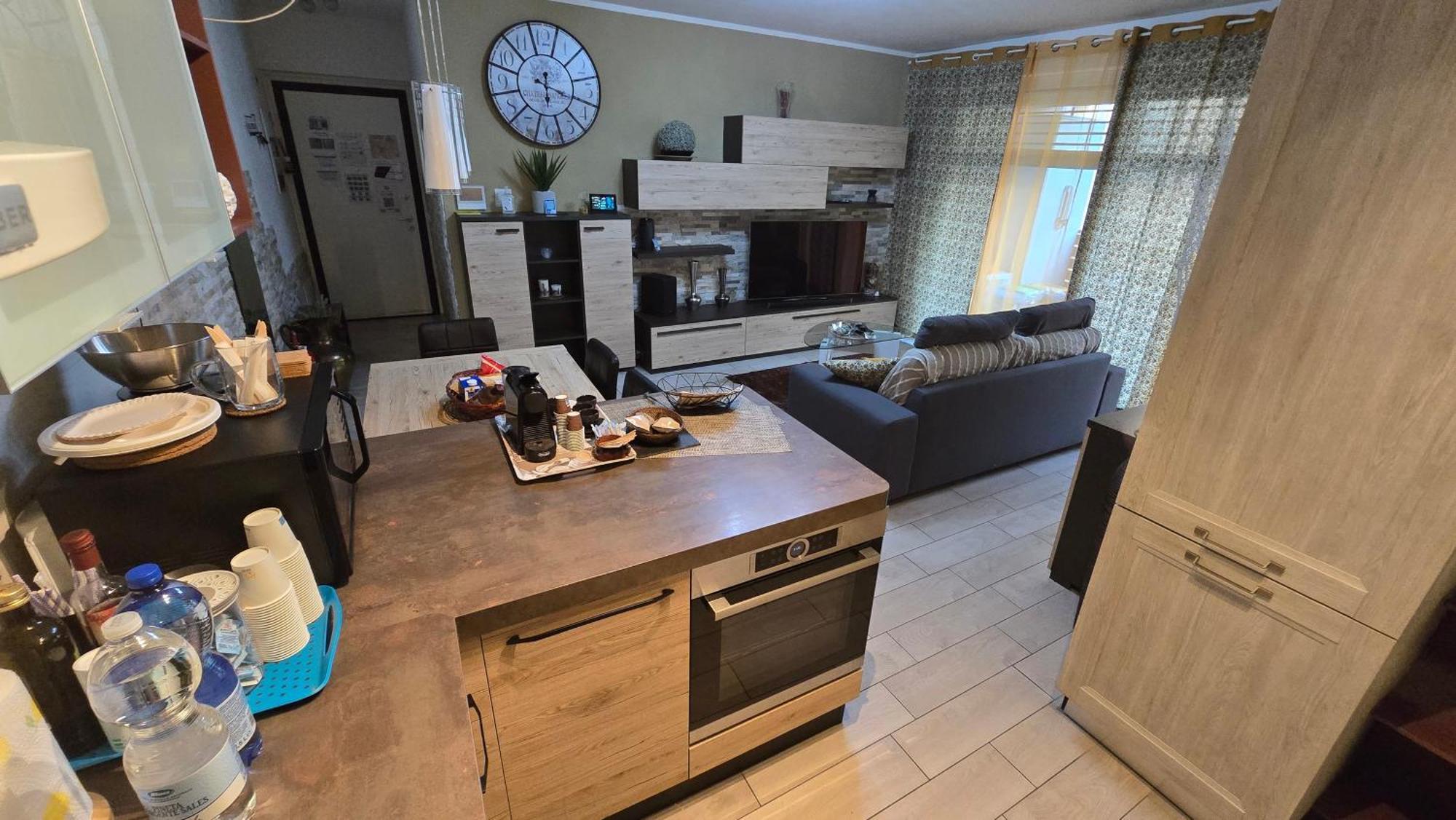 Varese Prime - Large Independent Apartment, Air Conditioning, 2 Bathrooms, 2 Free Covered Parking Spaces, No Restricted Traffic Zone, Train Station 100M, Theatre 150M, Historic City Centre Εξωτερικό φωτογραφία